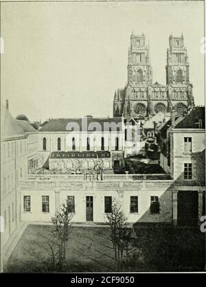 . Le collège et le lycée d'Orléans (1762-1892) : Notizen, Souvenirs, Dokumente. IT Collège oo.478 7o Total des dépenses à faire encore 166.178 f. 75 Les travaux sus-indiqués se firent en effet les années suivantes :en août 1864, on démolit, sur lordre de M. Duruv (adjudi-cation faite le 9 août), les trois étages du bâtiment transversalqui sépare la cour des grands de celle des moyens. Le projeetprimitif était de le Raser complètement et «le séparer les deuxcours par un jardinet, entre deux grilles, comme cela se fitentre la deuxième et la troisième. Mais le Proviseur, M. Tran-chai!, démontra Labs Stockfoto