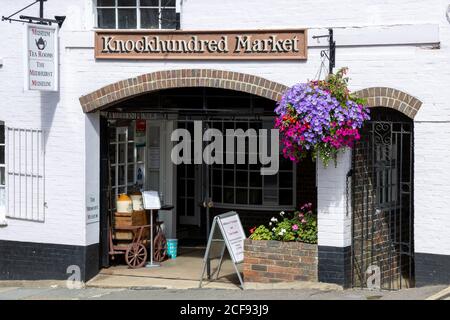 MIDHURST, WEST SUSSEX/UK - 1. SEPTEMBER: Blick auf das Knockhundert Marktgebäude in Midhurst, West Sussex am 1. September 2020 Stockfoto