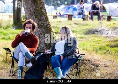 Wir sind kein Festival sozial distanziert Veranstaltung in Pippingford Park - Camping mit Festivalstimmung Stockfoto