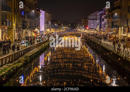 Weihnachtsbeleuchtung im Navigli Milann Italien - Weihnachtszeit in Mailand Stockfoto