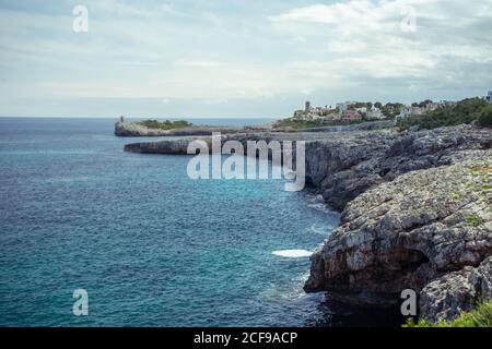 MALLORCA, SPANIEN - 17. Juli 2020: Mallorca, Spanien - 17. JULI 2020. Die schöne Küste von Cala Mendia. Stockfoto