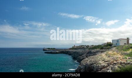 MALLORCA, SPANIEN - 17. Juli 2020: Mallorca, Spanien - 17. JULI 2020. Die schöne Küste von Cala Mendia. Stockfoto