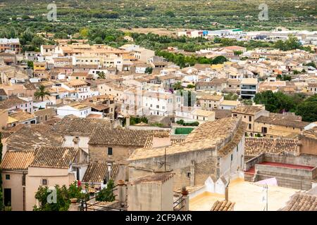 MALLORCA, SPANIEN - 17. Juli 2020: Capdepera, Mallorca, Spanien - 17. JULI 2020. Die Festung Castell de Capdepera und die Aussicht ringsum. Stockfoto