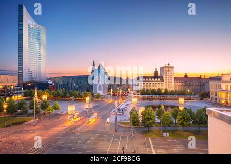 Leipzig, Deutschland. Stadtbild von der Leipziger Innenstadt bei schönem Sonnenuntergang. Stockfoto