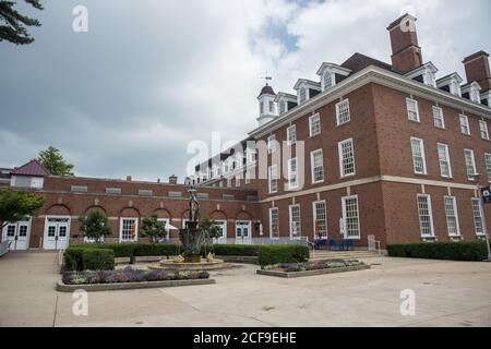 Champaign-Urbana, IL, Vereinigte Staaten-April 30, 2014: University of Illinois Student Illini Union Building with Fountain in Champaign-Urbana, Illinois Stockfoto