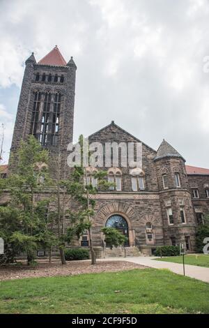 Champaign-Urbana, IL, Vereinigte Staaten-April 30, 2014: Universität von Illinois Campus Mathematik Gebäude, Altgeld Hall, in Champaign-Urbana, Illinois Stockfoto