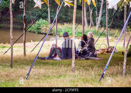 Der Wohlfühlbereich bei We are not a Festival socially Distanzierte Veranstaltung in Pippingford Park - Camping mit einem Festival stimmung Stockfoto