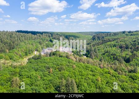 Frankreich, Nievre, regionaler Naturpark von Morvan, Saint Leger Vauban, Sainte Marie de la Pierre qui Vire Abtei (Luftaufnahme) // Frankreich, Nièvre (58), Pa Stockfoto