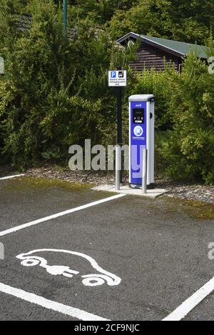 Ladestation für Elektrofahrzeuge in Schottland. Logan Gardens, Dumfries & Galloway, Schottland Stockfoto