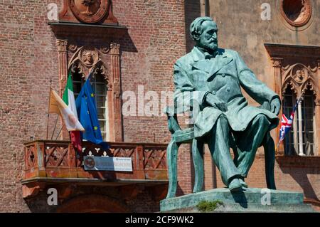 Italien, Lombardei, Busseto, Giuseppe Verdi Denkmal von Luigi Secchi Datum 1913 Hintergrund Rocca Pallavicino Stockfoto