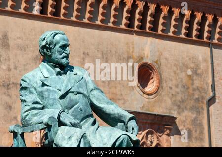 Italien, Lombardei, Busseto, Giuseppe Verdi Denkmal von Luigi Secchi Datum 1913 Hintergrund Rocca Pallavicino Stockfoto