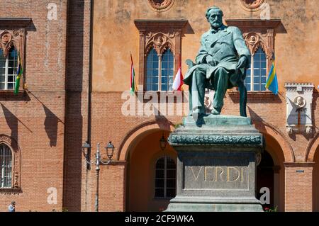 Italien, Lombardei, Busseto, Giuseppe Verdi Denkmal von Luigi Secchi Datum 1913 Hintergrund Rocca Pallavicino Stockfoto