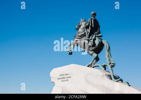 Das bronzene Reiterdenkmal, das Peter dem Rost, dem berühmten russischen Zaren und Kaiser gewidmet ist Stockfoto