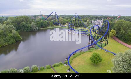 Luftaufnahme auf einer Achterbahn Stockfoto