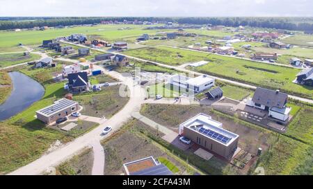 Luftaufnahme auf Oosterwold in Almere. In diesem ökologischen Bezirk organisieren die Bewohner alle Infrastruktur und NUTS-Anlagen selbst. Stockfoto