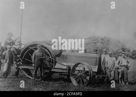 Verwundete Franzosen Kriegsveteranen betreiben ein Traktors Stockfoto