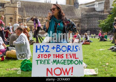 London, Großbritannien. September 2020. Extinction Rebellion Protest gegen HS2. Es gibt eine Kundgebung auf dem Platz des Parlaments vor einem marsch zum Verkehrsministerium. Penelope Barritt/Alamy Live News Stockfoto