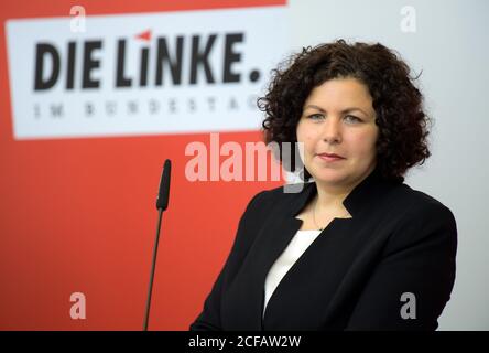 Potsdam, Deutschland. September 2020. Amira Mohamed Ali, Fraktionsvorsitzende die Linke, wartet am Ende der geschlossenen Sitzung auf Fragen von Journalisten im Rahmen einer gemeinsamen Pressekonferenz mit Co-Vorsitzender Bartsch. Quelle: Soeren Stache/dpa-Zentralbild/ZB/dpa/Alamy Live News Stockfoto