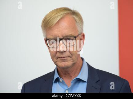 Potsdam, Deutschland. September 2020. Dietmar Bartsch, Vorsitzender der Fraktion die Linke, wird am Ende der geschlossenen Sitzung im Rahmen einer gemeinsamen Pressekonferenz mit Ko-Vorsitzender Mohamed Ali sprechen. Quelle: Soeren Stache/dpa-Zentralbild/ZB/dpa/Alamy Live News Stockfoto