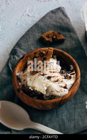 Eis mit Haferflockenplätzchen Stockfoto
