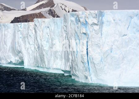 Tabellarische Eisberg in der Antarktis Stockfoto