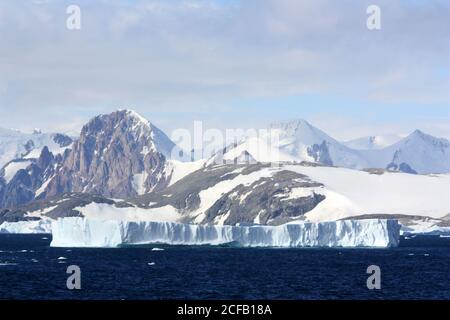 Tabellarische Eisberg in der Antarktis Stockfoto