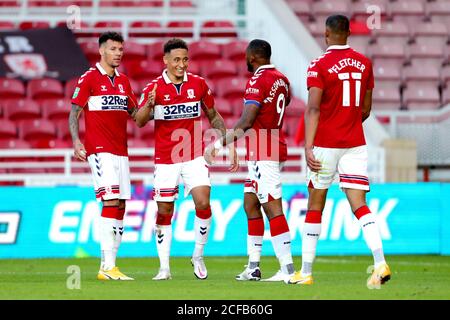 Marcus Tavernier von Middlesbrough (zweiter links) feiert das vierte Tor seiner Mannschaft im Spiel mit seinen Teamkollegen während des Carabao Cup-Spiels in der ersten Runde im Riverside Stadium, Middlesbrough. Stockfoto