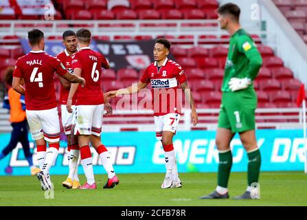 Marcus Tavernier von Middlesbrough (zweiter rechts) feiert das vierte Tor seiner Mannschaft im Spiel mit seinen Teamkollegen während des Carabao Cup-Spiels in der ersten Runde im Riverside Stadium, Middlesbrough. Stockfoto