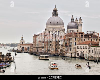 Ponte dell'Accademia, Santa Maria della Salute, Basilica di Santa Maria della Salute, Venedig (Venedig, Venesia), Venetien, Italien, Metropolregion Stockfoto