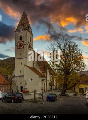 Alte gotische Kirche in Spitz, Wachau, Österreich Stockfoto