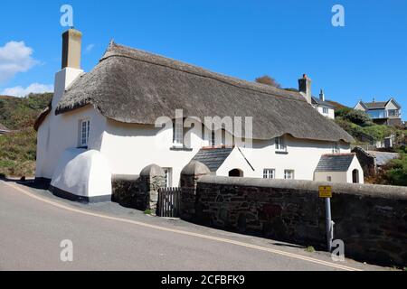 Ein Blick auf ein hübsches Reethaus in Hope Cove South Hams Devon Stockfoto