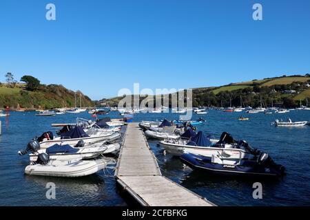 Ein Blick auf Boote, die in Salcombe Devon festgemacht sind Stockfoto