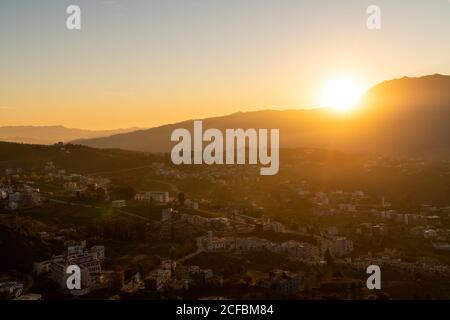 Sonnenuntergang über den Bergen von Chefchaouen, Marokko Stockfoto