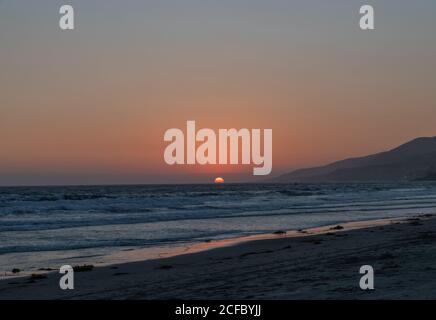 Ein weiterer wunderschöner Zuma Beach Sonnenuntergang, Malibu, Südkalifornien Stockfoto