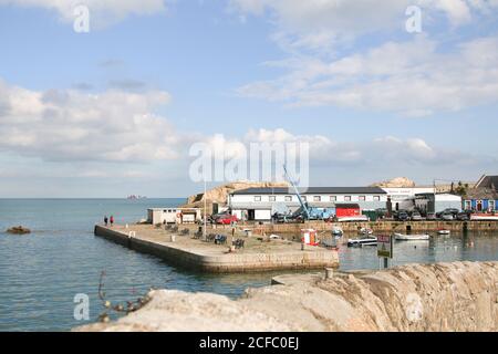 Küstenstadt Dún Laoghaire, Häuser am Hafen, Yachthafen Stockfoto