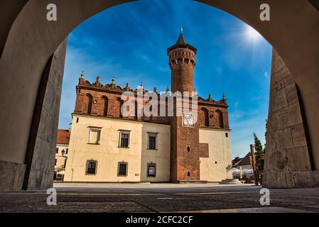 Tarnow, Juni 2020: Marktplatz mit Renaissance Rathaus. Beispiel für Manierismus in der Architektur. Stockfoto