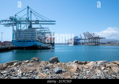 Container- und Frachtschiffe Hafen von Los Angeles und Long Strand 2020 Stockfoto