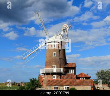 Cley neben dem Meer, Windmühle, 1810, Brick Tower, Kuppelkappe, Norfolk, England, Großbritannien Stockfoto