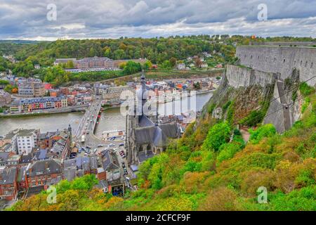 Blick von der Zitadelle über die Stadt mit Notre Dame Kathedrale, Dinant, Namur Provinz, Wallonie, Belgien Stockfoto