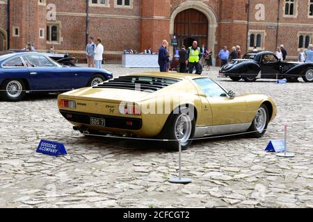 Der Concours of Elegance wird erneut eine Auswahl von 60 der seltensten Autos aus der ganzen Welt zusammenbringen – viele davon werden noch nie zuvor in Großbritannien zu sehen gewesen sein. Viele der Concours Autos werden auch an einer 2-tägigen Fahrttour teilnehmen, an den Tagen vor dem Concours. Einzigartig ist, dass der Gewinner des Concours of Elegance nicht von einer Jury, sondern von den Besitzern der Autos selbst ausgewählt wird. Jeder Teilnehmer wird gebeten, über die anderen Modelle auf dem Display abzustimmen, um zu entscheiden, welches Auto als ‘Best of Show’ angesehen wird. Stockfoto