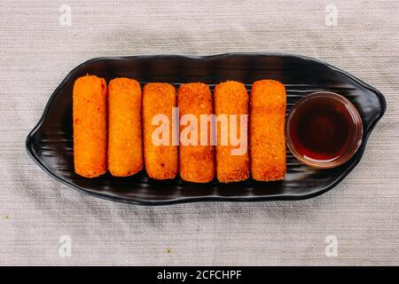 Typisch venezolanisches Essen, Käseknüppel, tequeños Stockfoto