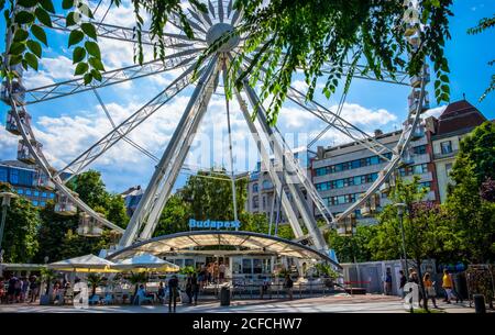 Budapest, Ungarn, 2019. August, Eingang des Riesenrades auf dem Erzsébet Platz Stockfoto