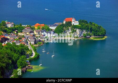 Nordwest Ansicht von Traunkirchen am Traunsee im Salzkammergut Stockfoto