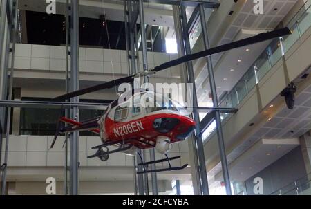 The KXAS 5 Nachrichten, Bell 206B JetRanger II hubschrauber hanging in Newseum, Washington DC Stockfoto