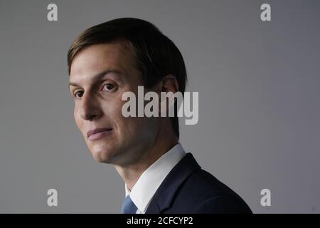 Jared Kushner, Assistent des Präsidenten und Senior Advisor, nimmt am Freitag, 4. September 2020, an einer Pressekonferenz im Brady Press Briefing Room des Weißen Hauses in Washington, DC Teil. Quelle: Chris Kleponis/Pool via CNP /MediaPunch Stockfoto