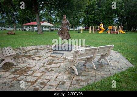 Bronzestatue der Comedienne Lucille Ball von Carolyn Palmer, Lucille Ball Memorial Park, Celeron, NY, USA Stockfoto