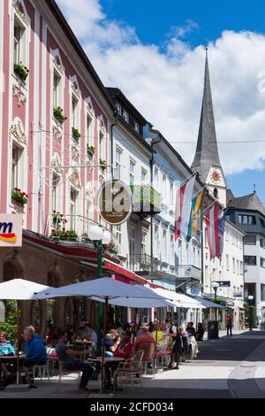 Bad Ischl, Altstadt, Pfarrgasse, Kirche St. Nikolaus im Salzkammergut, Oberösterreich, Österreich Stockfoto