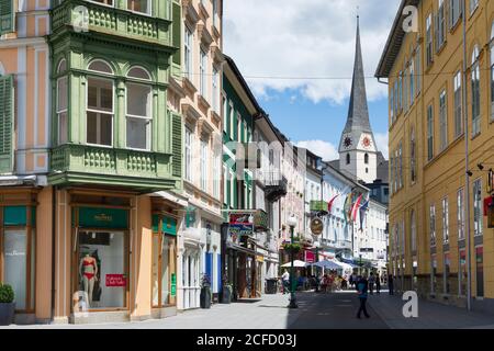 Bad Ischl, Altstadt, Pfarrgasse, Kirche St. Nikolaus im Salzkammergut, Oberösterreich, Österreich Stockfoto