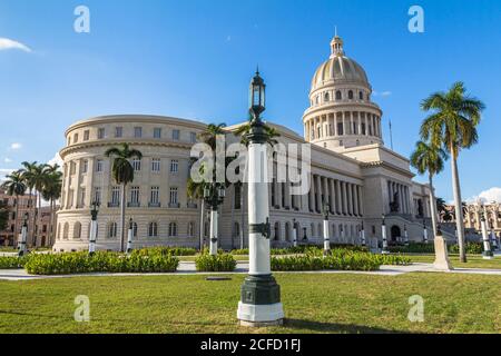 Seitenansicht von der Straße von Capitol, Alt-Havanna, Kuba Stockfoto