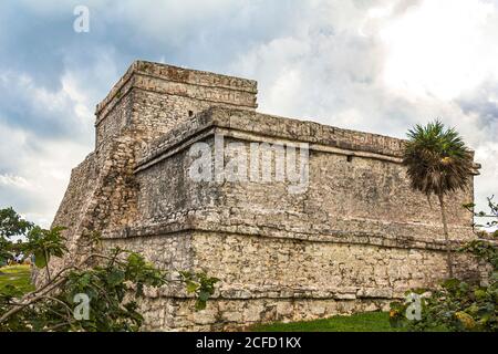 'El Castillo' - antike Maya-Stätte an der Stelle der Ruinen von Tulum, Quintana Roo, Halbinsel Yucatan, Mexiko Stockfoto